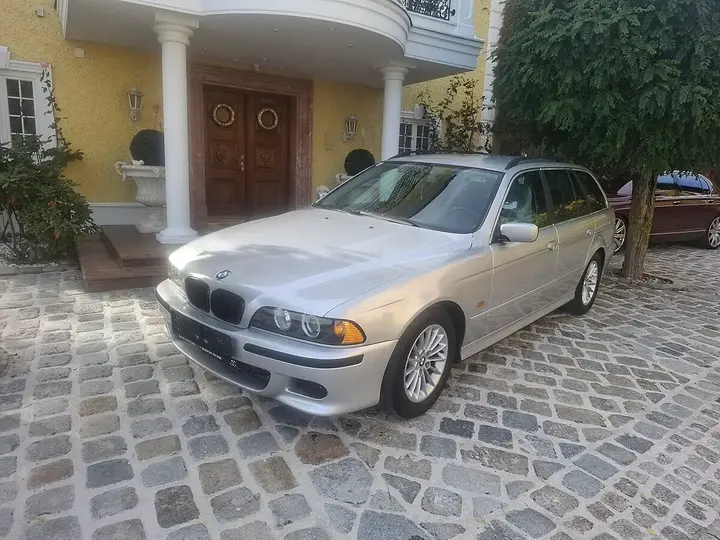 BMW 5 Series 2002 photo 2