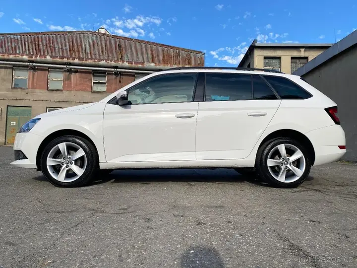 Skoda Fabia 2022 photo 2