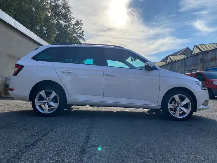 Skoda Fabia 2022 photo 3