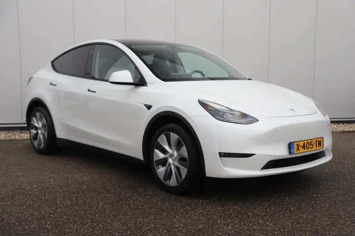 Tesla Model Y 2024 photo 3