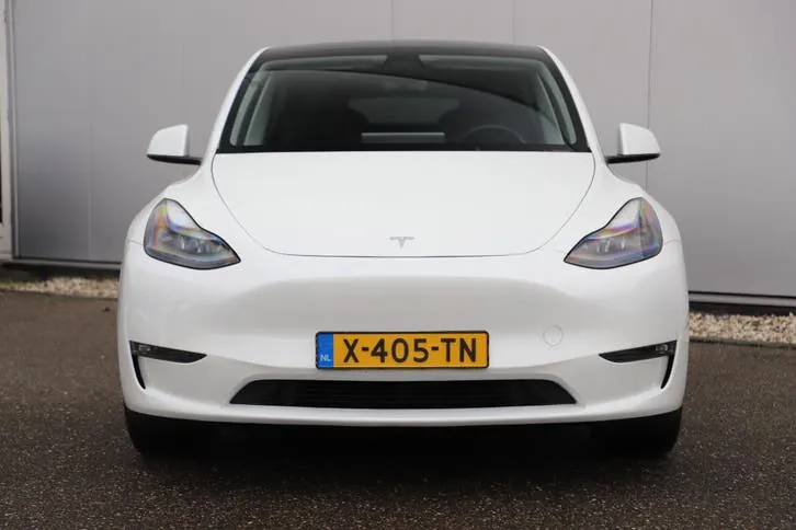 Tesla Model Y 2024 photo 2