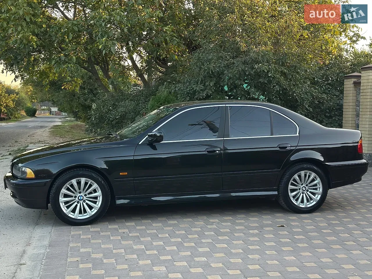 BMW 5 Series 2002 photo 2