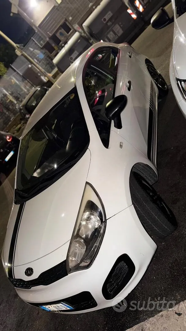 Kia Rio 2012 photo 2