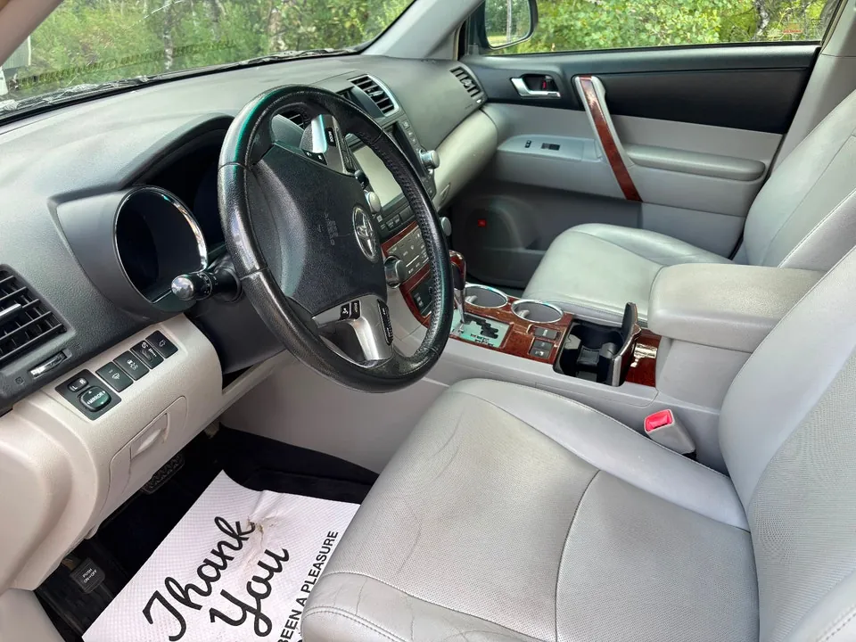 Toyota Highlander 2011 photo 2