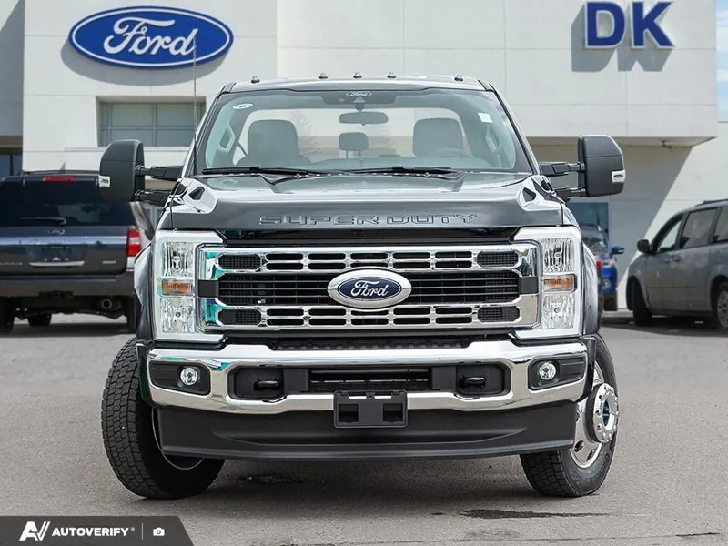Ford F-450 Super Duty 2026 photo 2