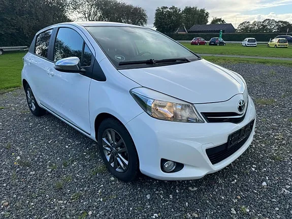 Toyota Yaris 2014 photo 4