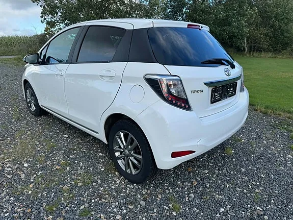 Toyota Yaris 2014 photo 2