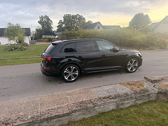 Audi Q7 2020 photo 2