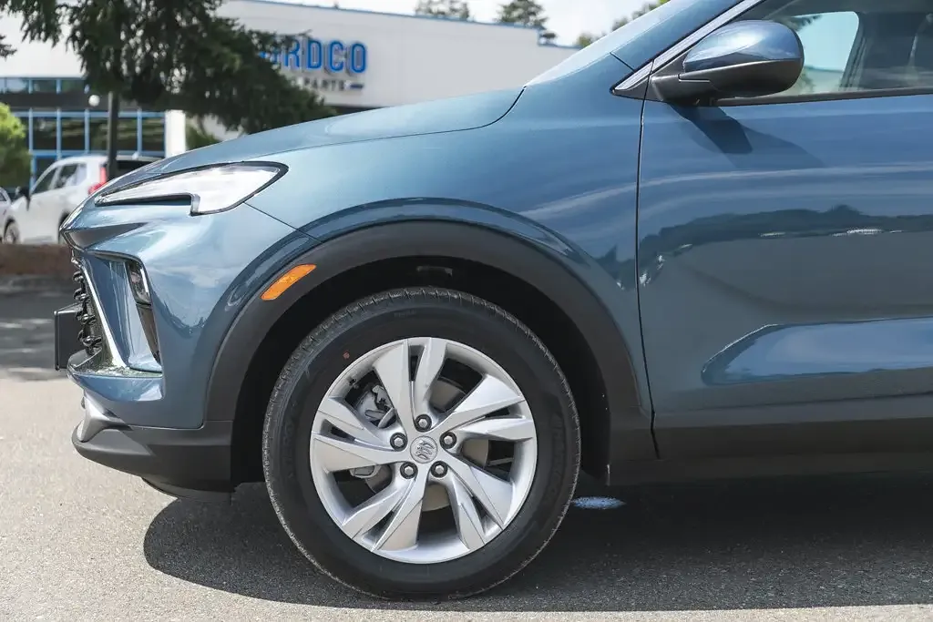 Buick Encore 2026 photo 2