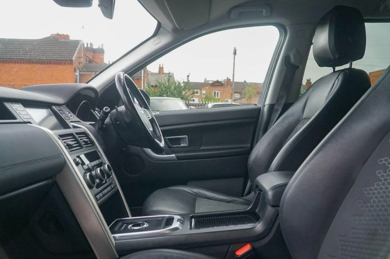 Land Rover Discovery Sport 2017 photo 2