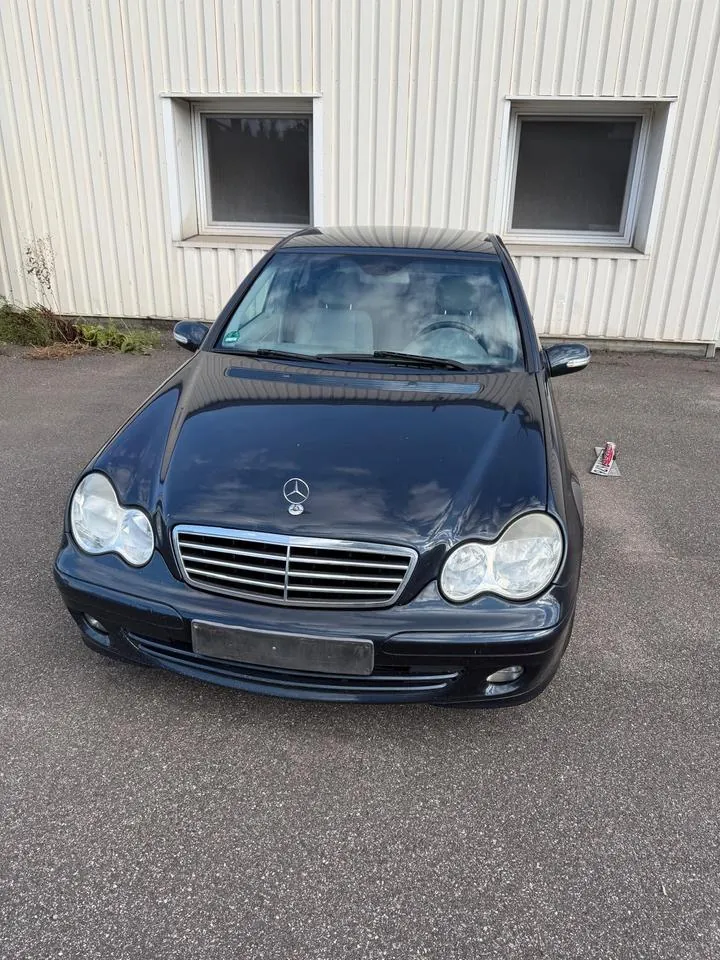 Mercedes-Benz C220