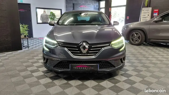 Renault Megane 2018 photo 2