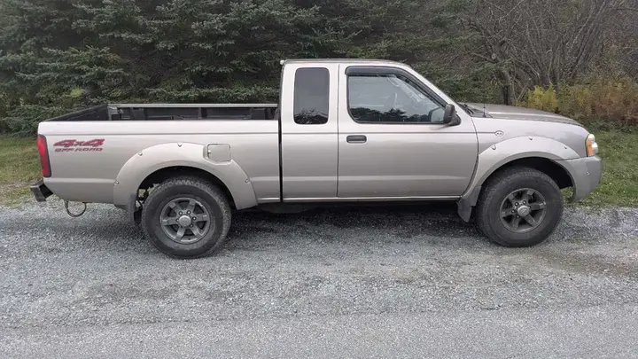 Nissan Frontier 2004 photo 3