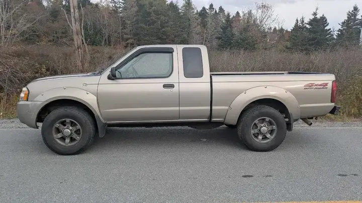 Nissan Frontier 2004 photo 2