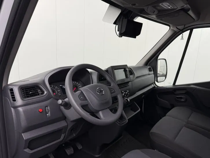 Nissan Interstar 2024 photo 3