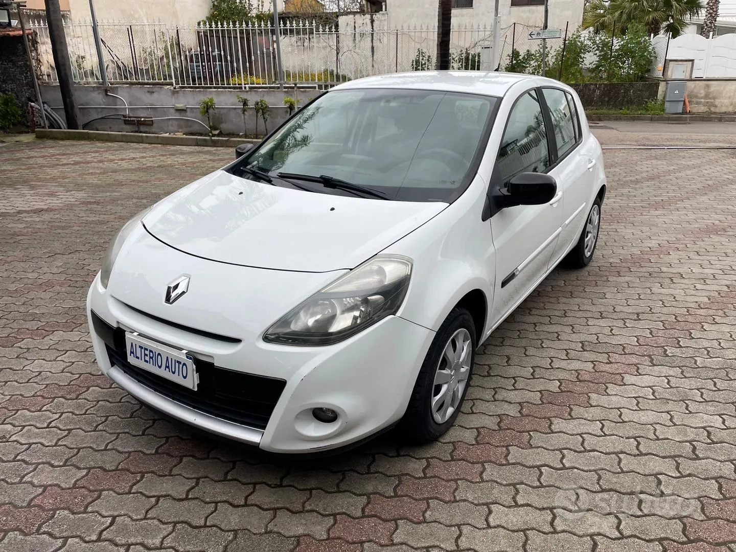 Renault Clio 2010 photo 4