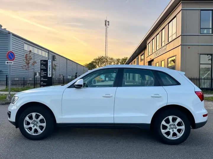 Audi Q5 2010 photo 2