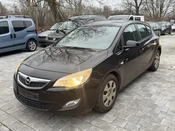 Opel Astra 2010 photo 3