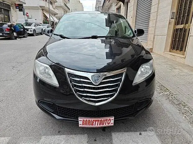 Lancia Ypsilon 2013 photo 2