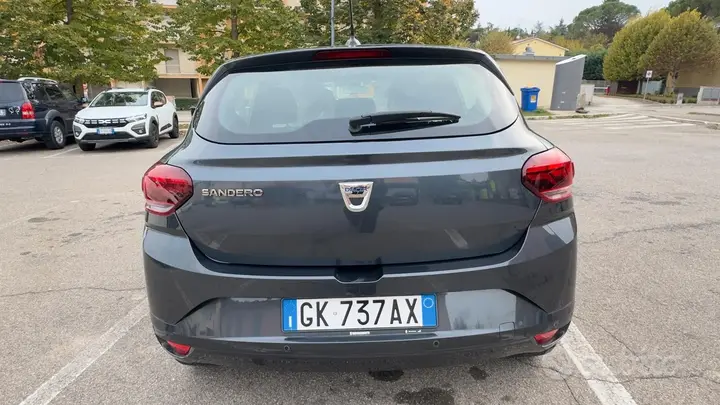 Dacia Sandero 2022 photo 2