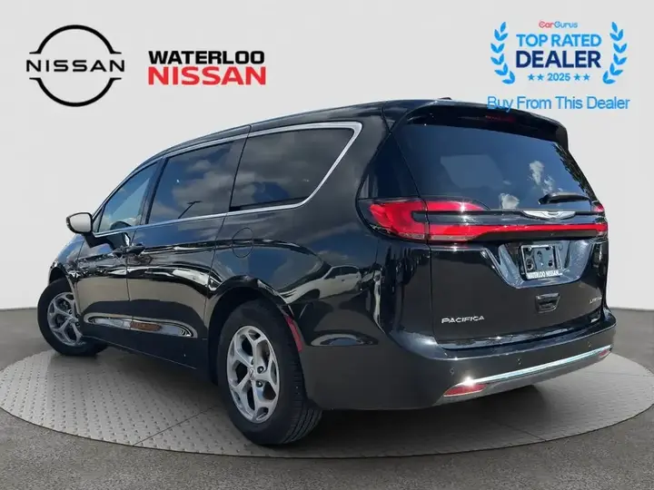 Chrysler Pacifica 2024 photo 3