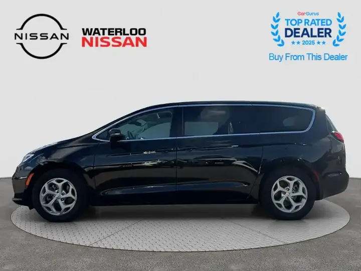 Chrysler Pacifica 2024 photo 2