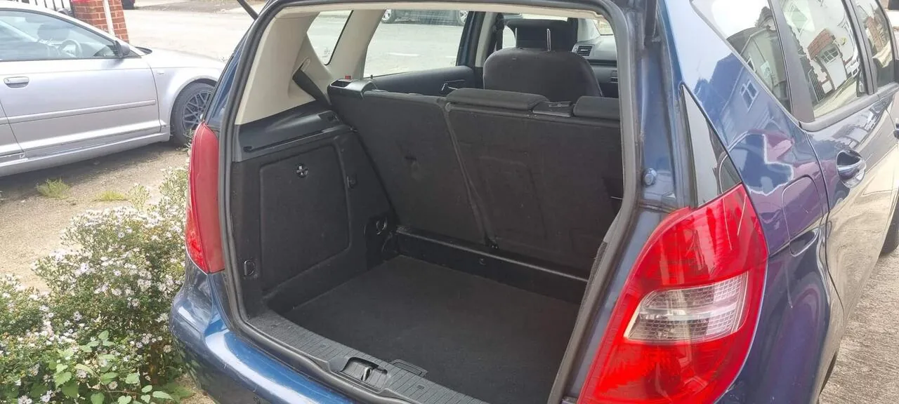 Mercedes-Benz A-Class 2009 photo 3