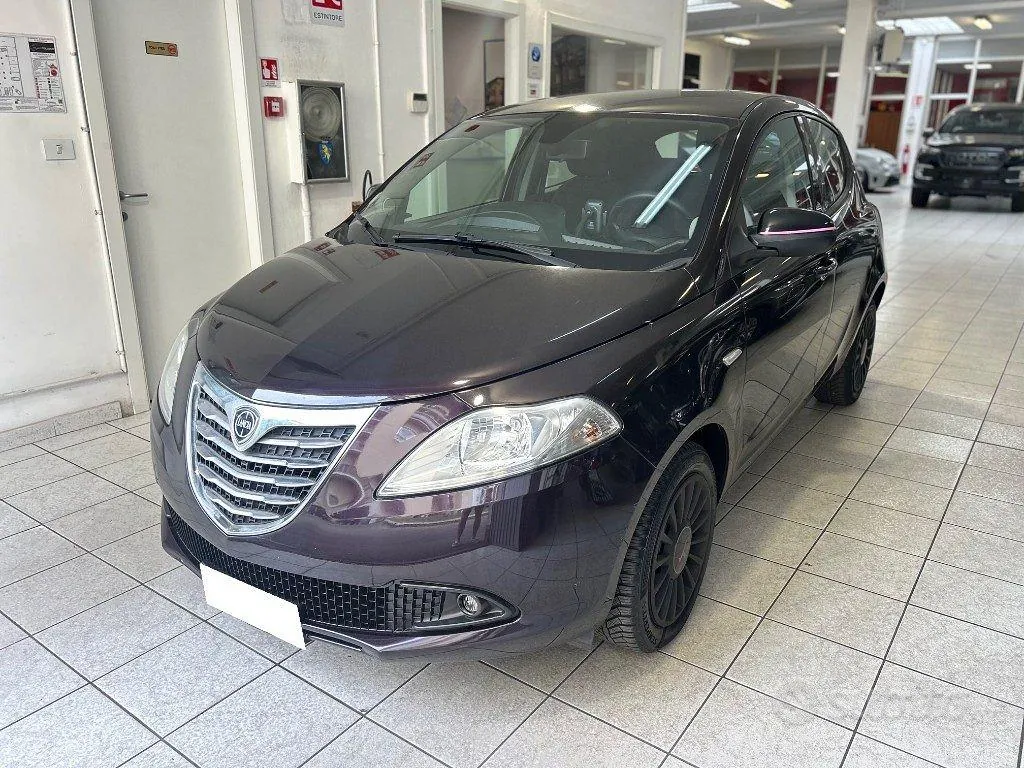 Lancia Ypsilon