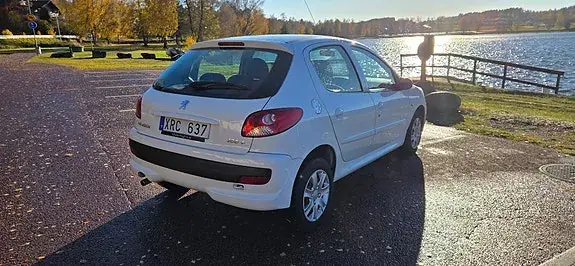 Peugeot 206 2010 photo 3