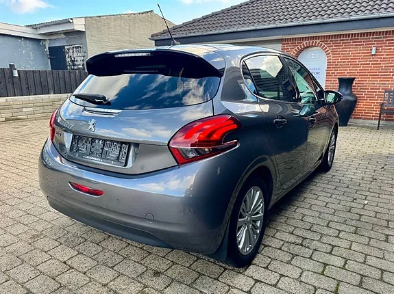 Peugeot 208 2019 photo 4