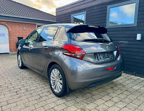 Peugeot 208 2019 photo 2