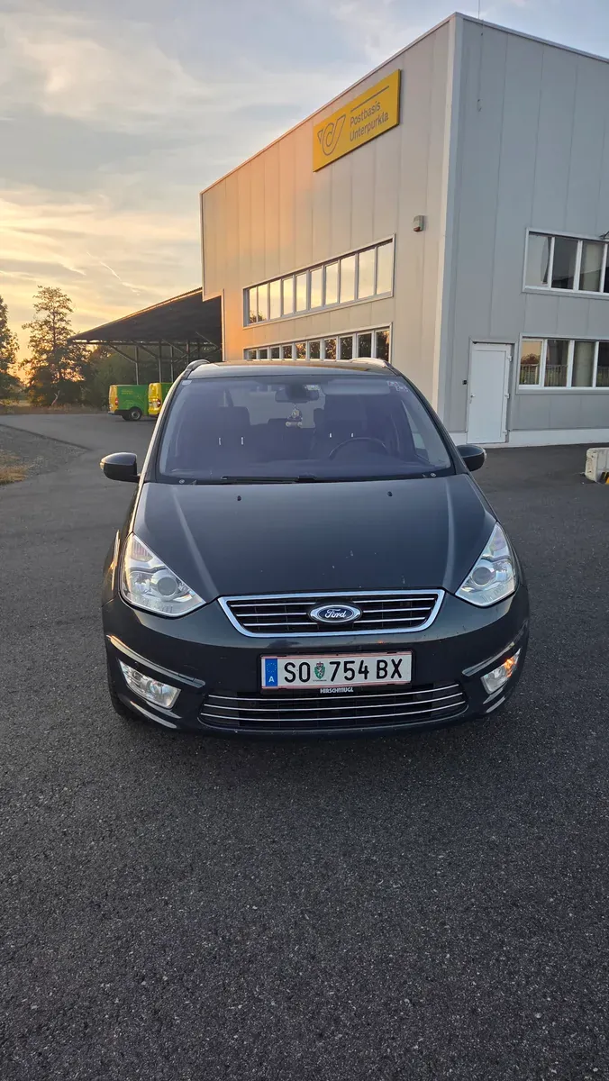 Ford Galaxy 2011 photo 2