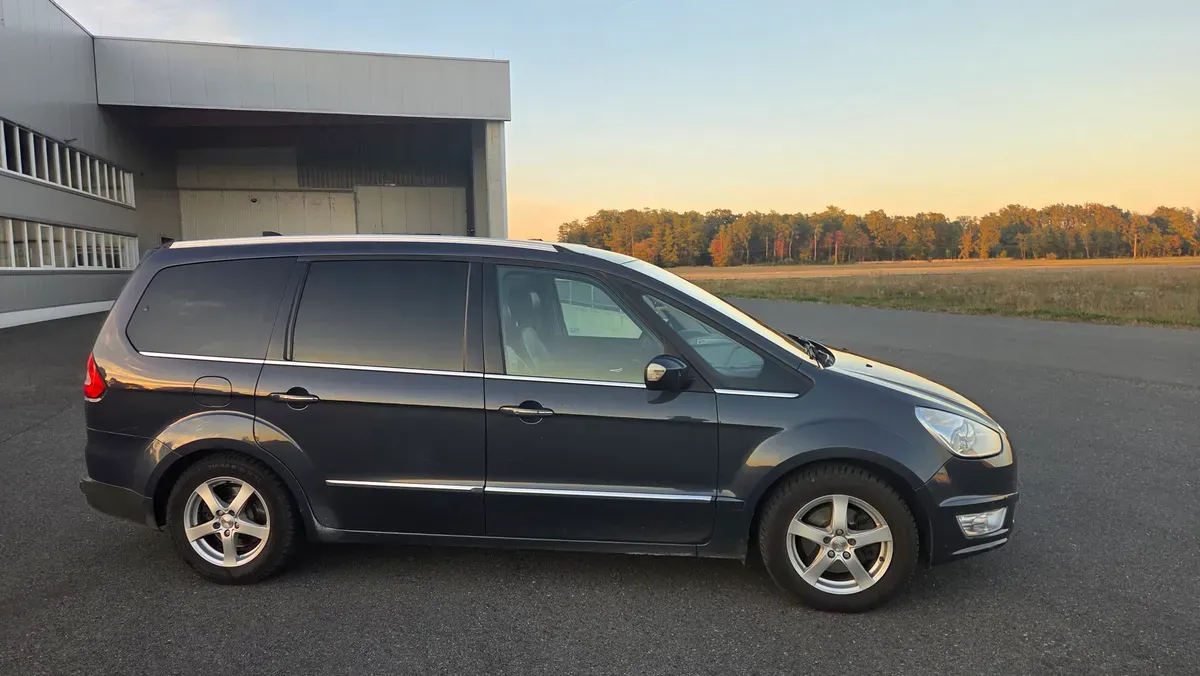 Ford Galaxy 2011 photo 3