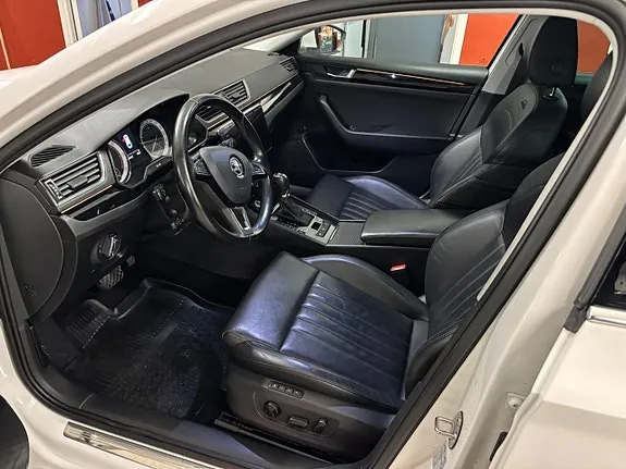 Skoda Superb 2018 photo 5