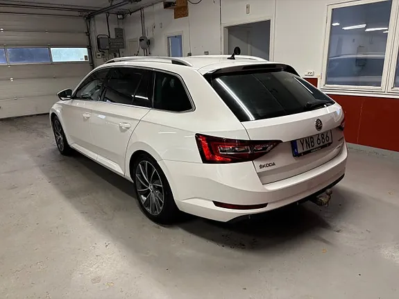 Skoda Superb 2018 photo 4