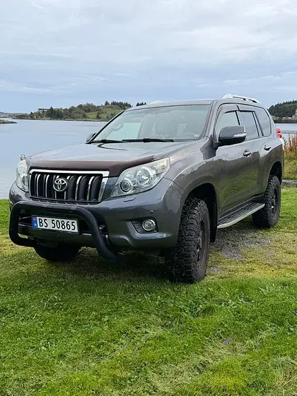 Toyota Land Cruiser 2012 photo 2