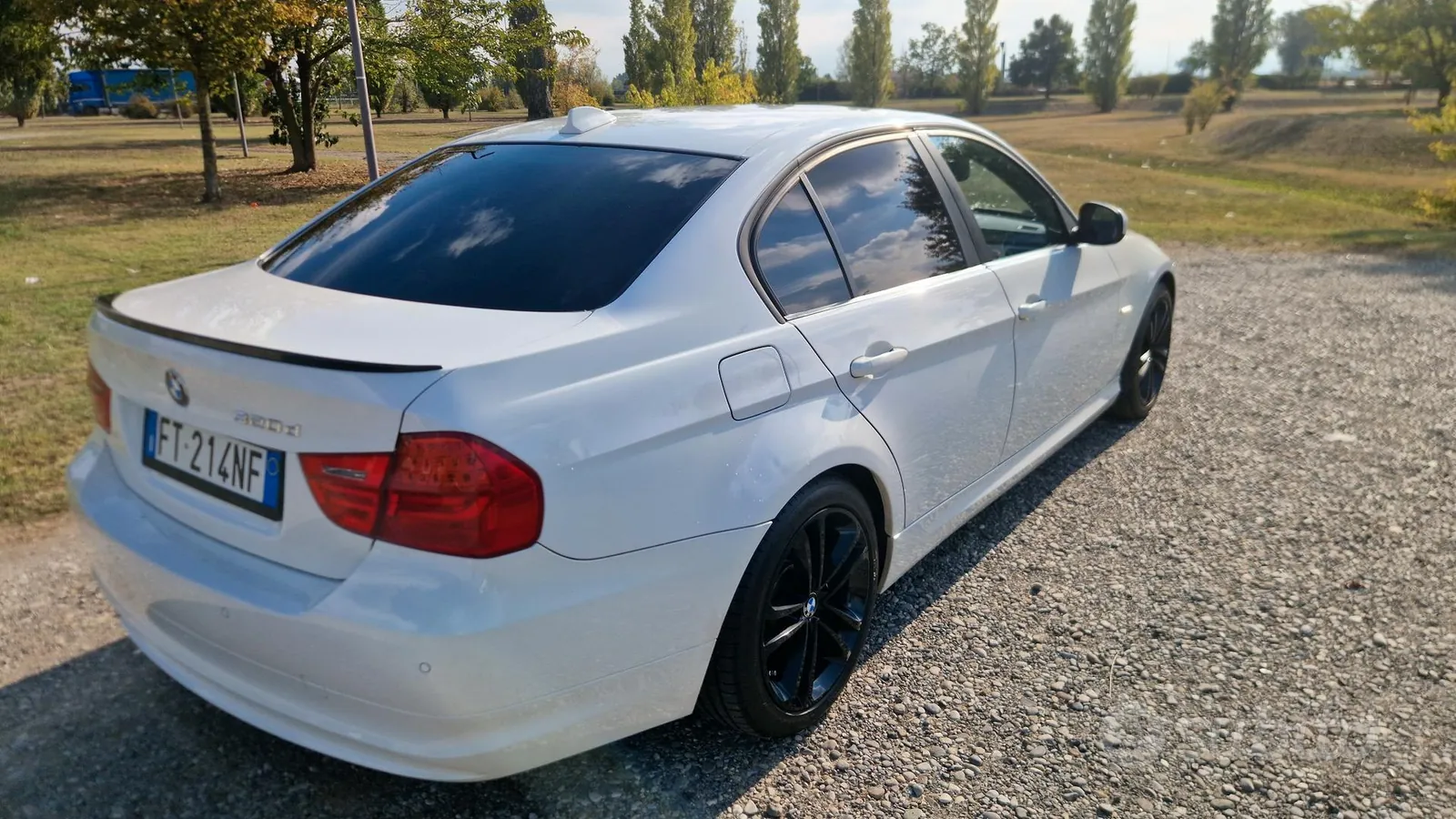 BMW 3 Series 2009 photo 2
