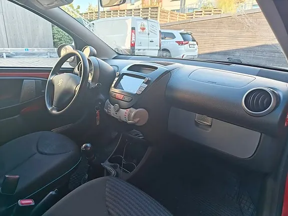 Peugeot 107 2012 photo 4
