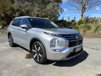 Mitsubishi Outlander 2025 photo 2