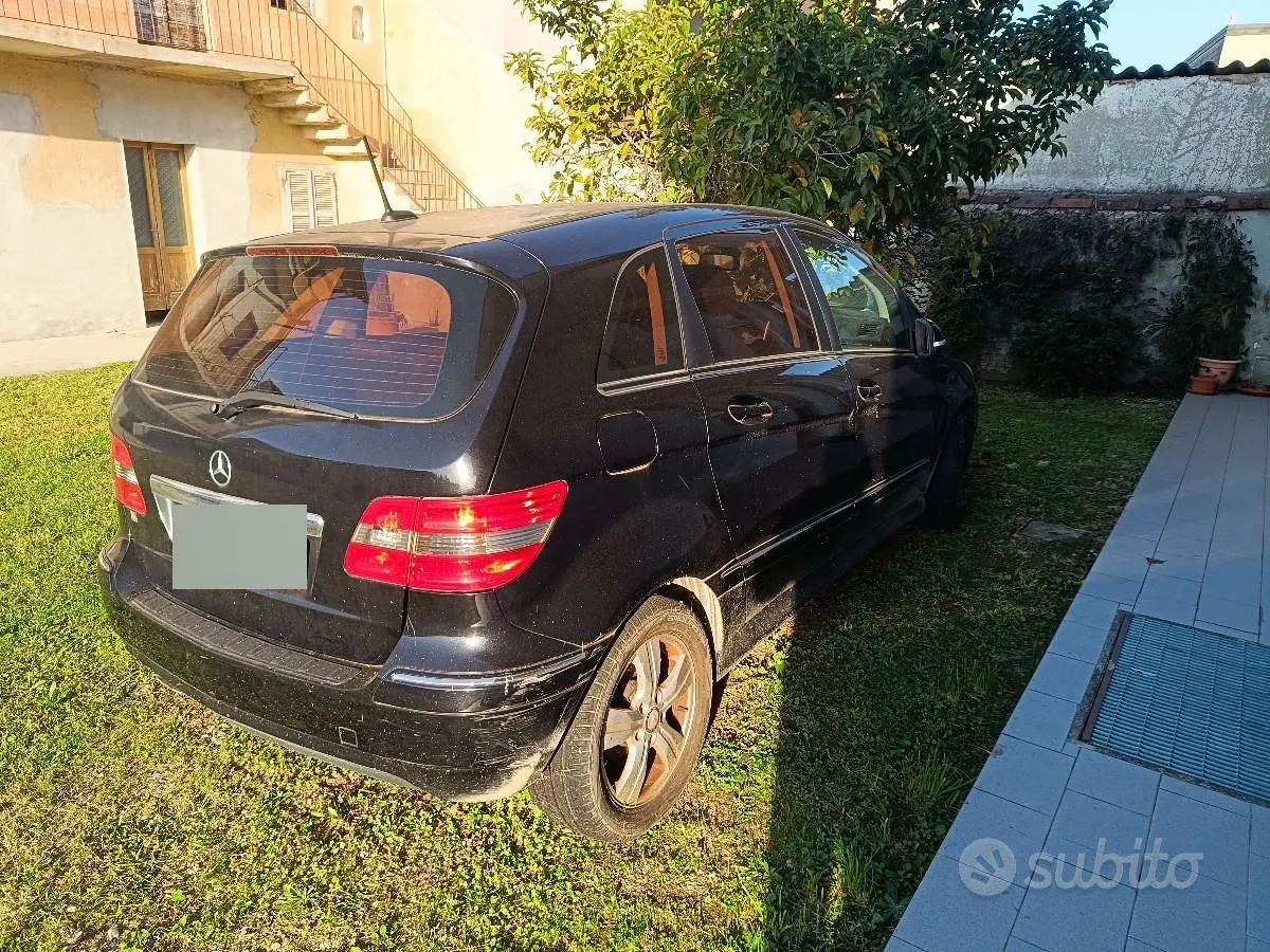 Mercedes-Benz B-Class 2009 photo 2