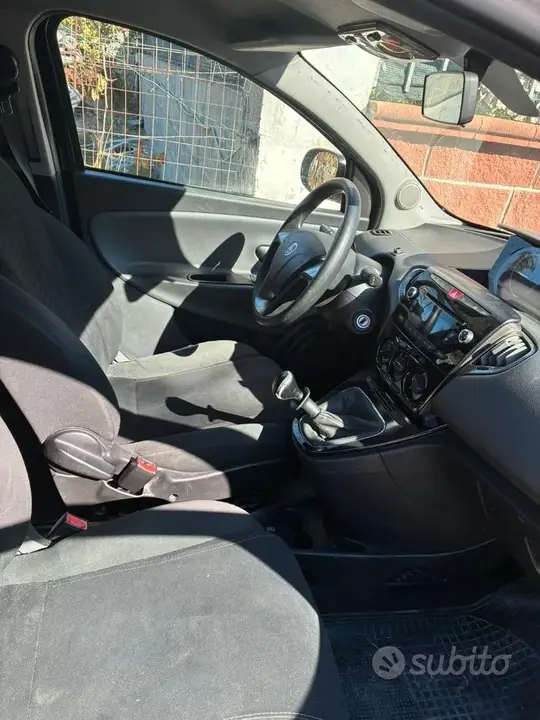 Lancia Ypsilon 2015 photo 3