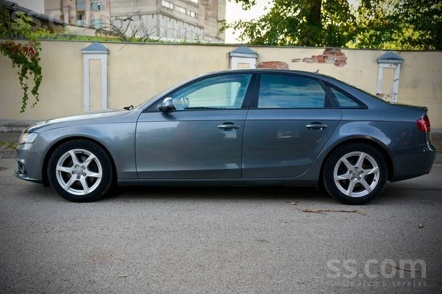 Audi A4 2011 photo 4
