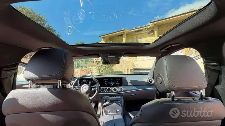 Mercedes-Benz E 300 2023 photo 3