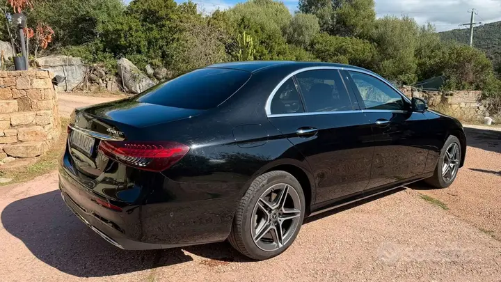 Mercedes-Benz E 300 2023 photo 2