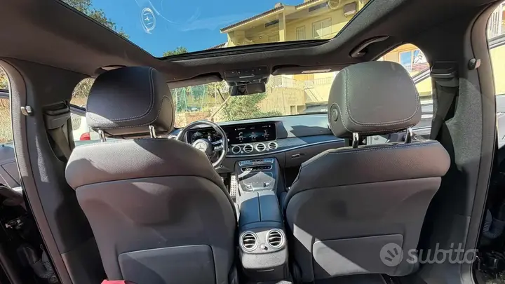 Mercedes-Benz E 300 2023 photo 5