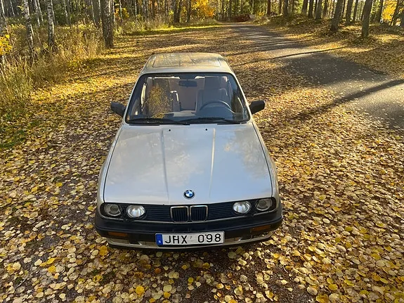 BMW 320I 1989 photo 3