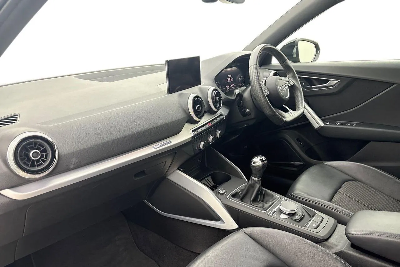Audi Q2 2021 photo 2