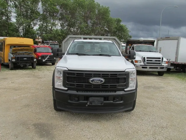 Ford Super Duty F-550 2023 photo 2