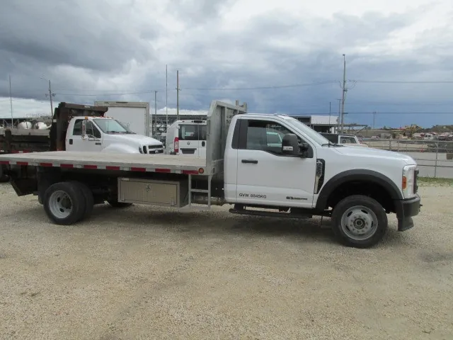 Ford Super Duty F-550 2023 photo 3