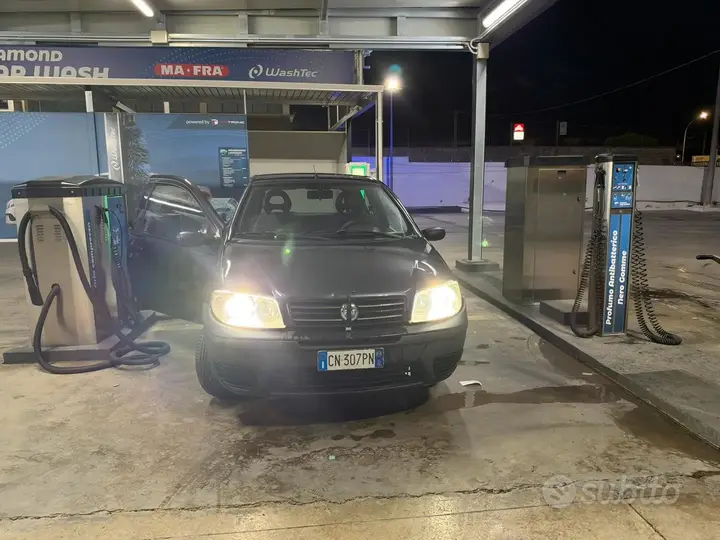 Fiat Punto 2004 photo 2